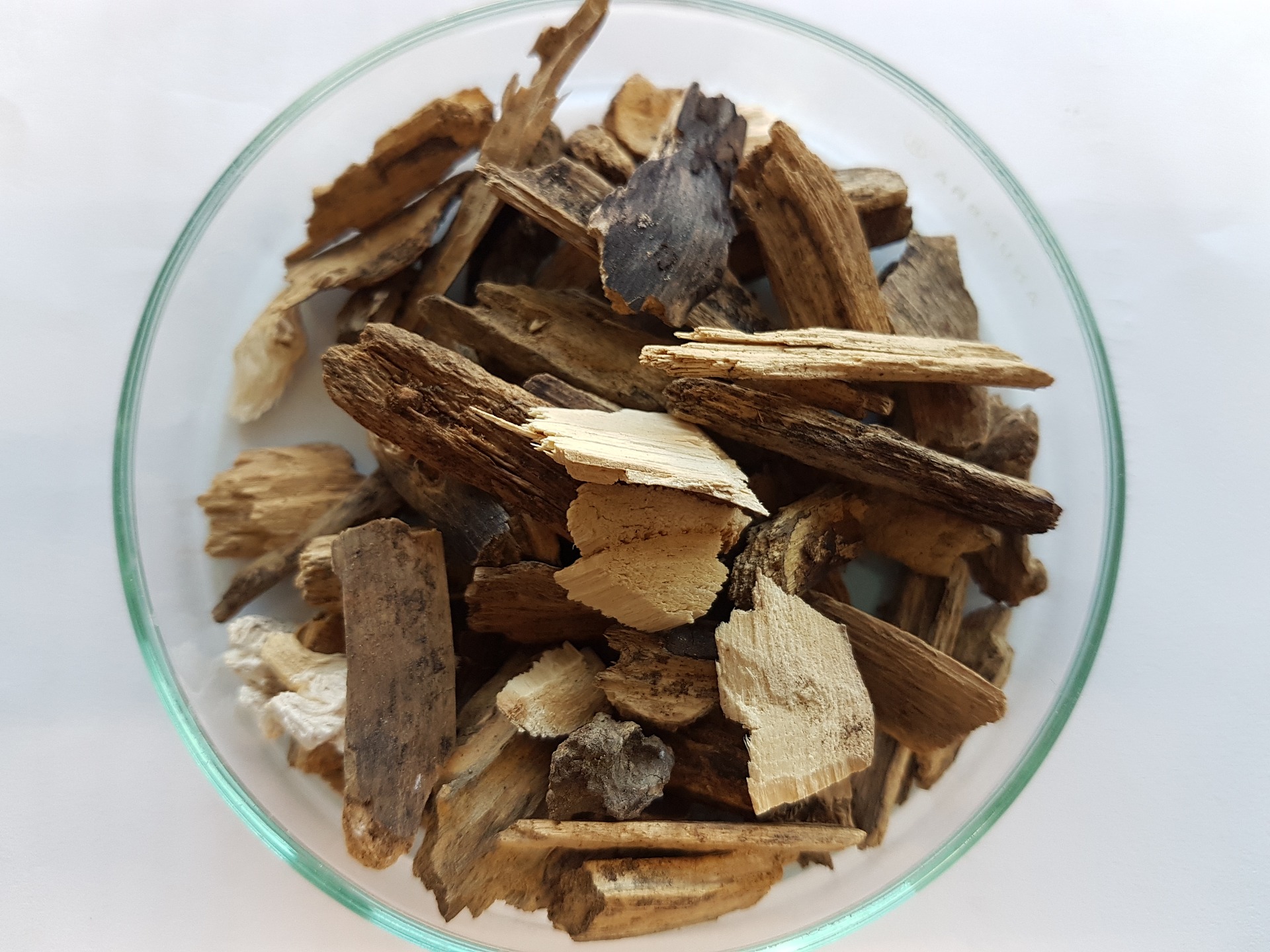 a plate of wood chip